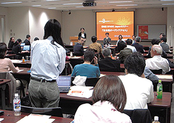 Fig. 1. Discussion at the SPARC Japan Seminar