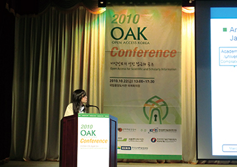 図4:OAK で講演する武田教